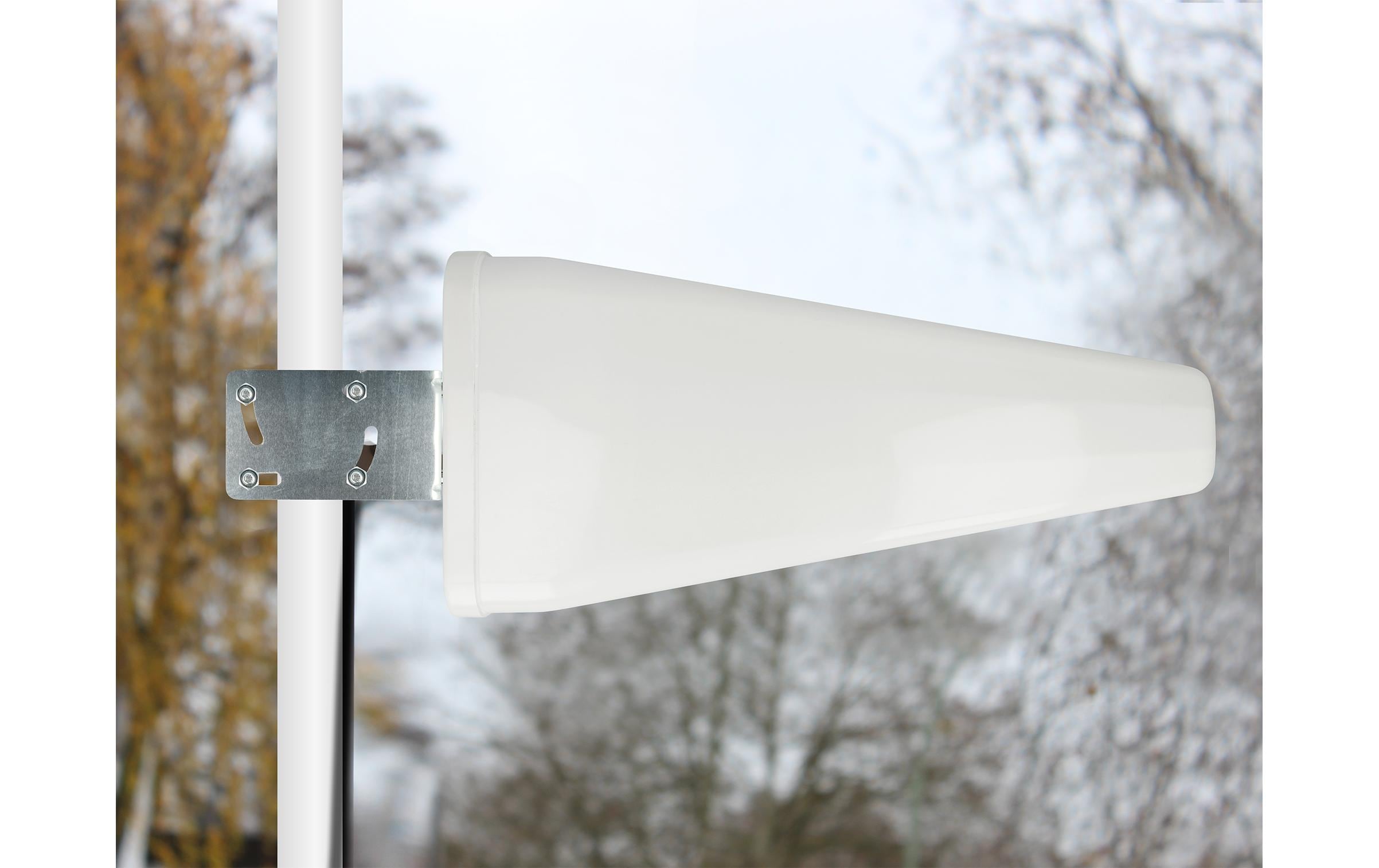 LTE-Antenne Outoor, SMA, 5m Kabel SMA 11 dBi SektorDelock LTE Antenne SMA Stecker 9 - 11 dB direktional mit Anschlusskabel (RG-58, 5 m) weiss outdoor