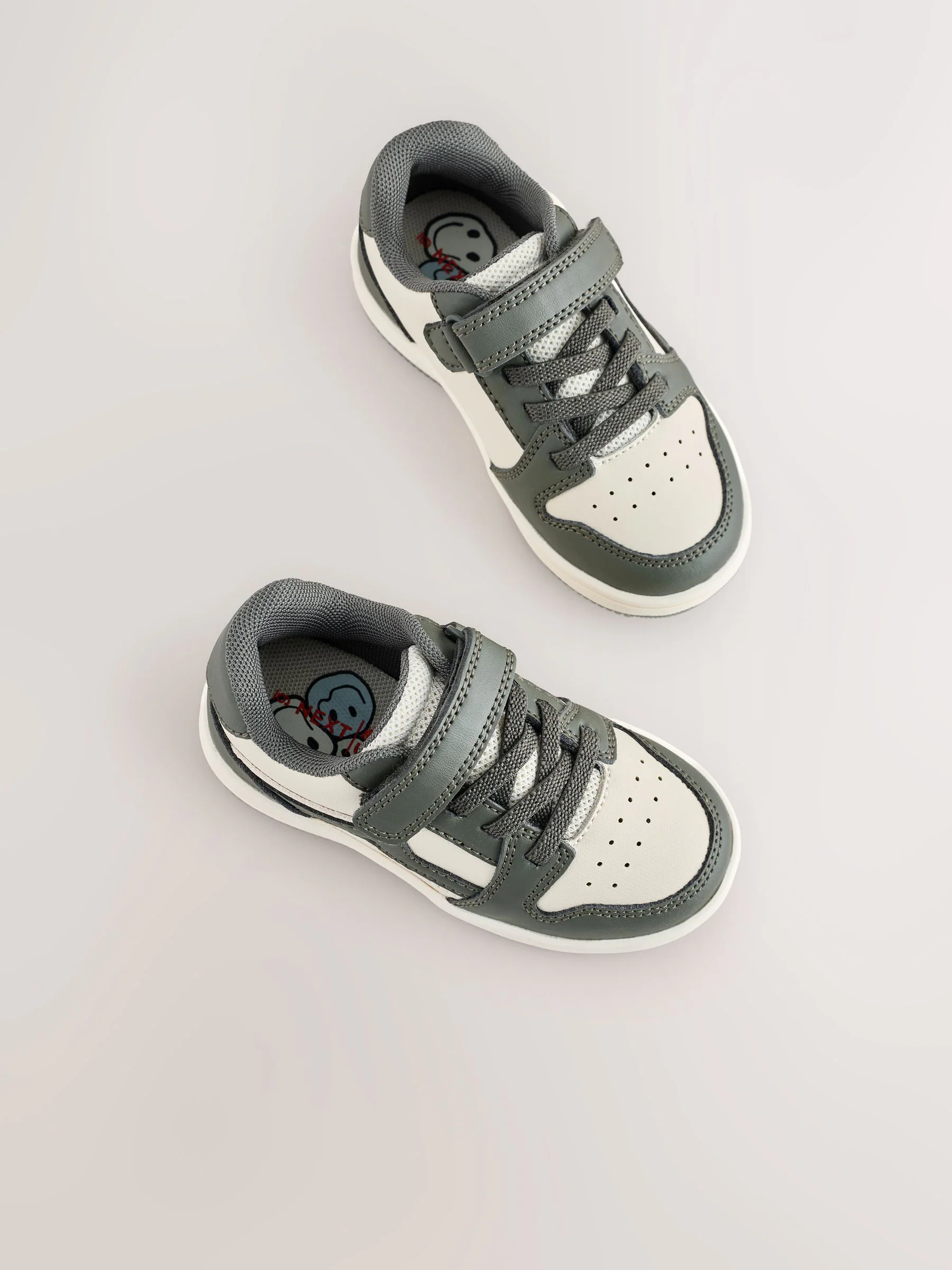 Kakigroen - Sneakers met klittenbandsluiting en elastische veters