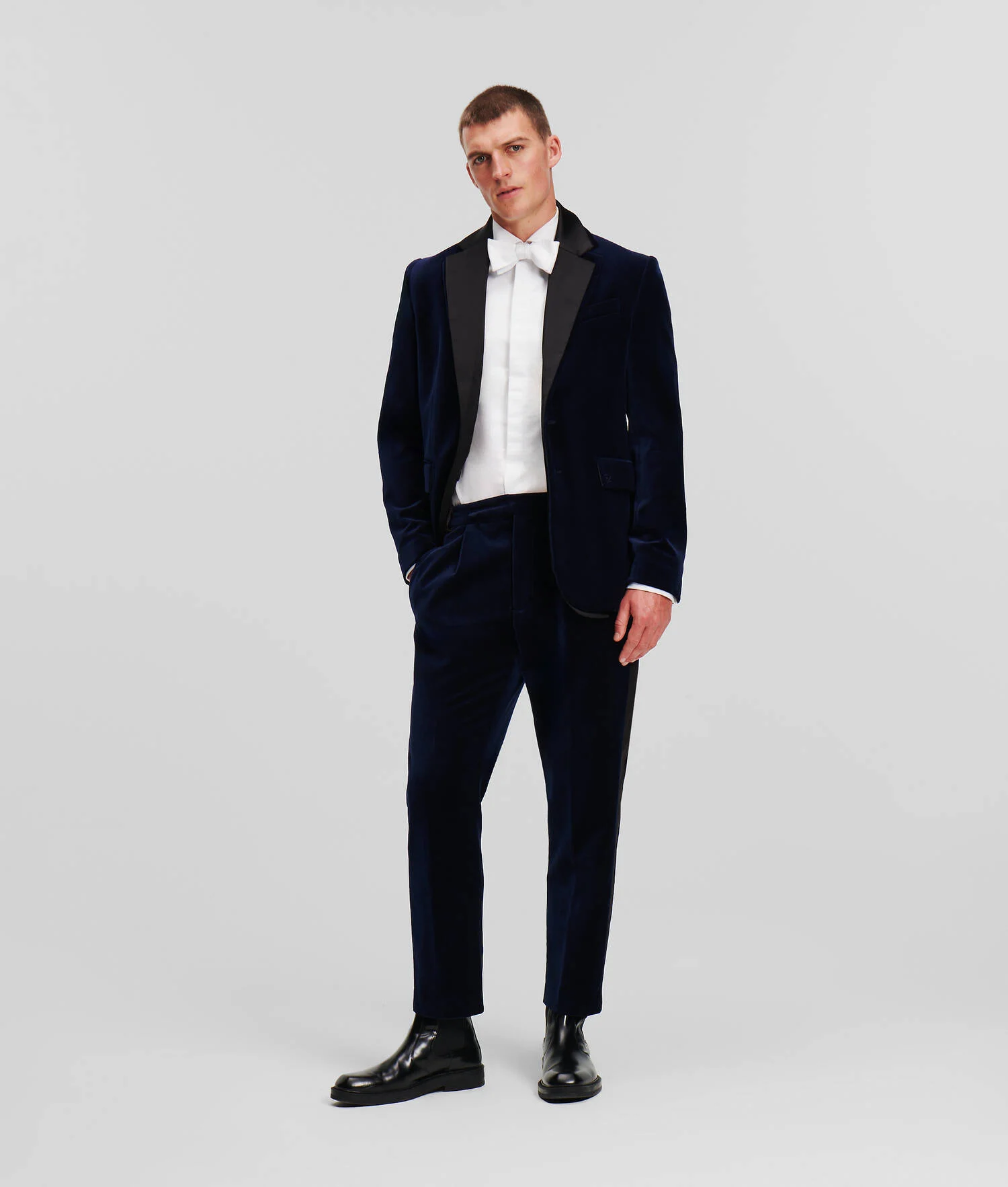 PANTALON EN VELOURS SÉLECTIONNÉ PAR HUN KIM