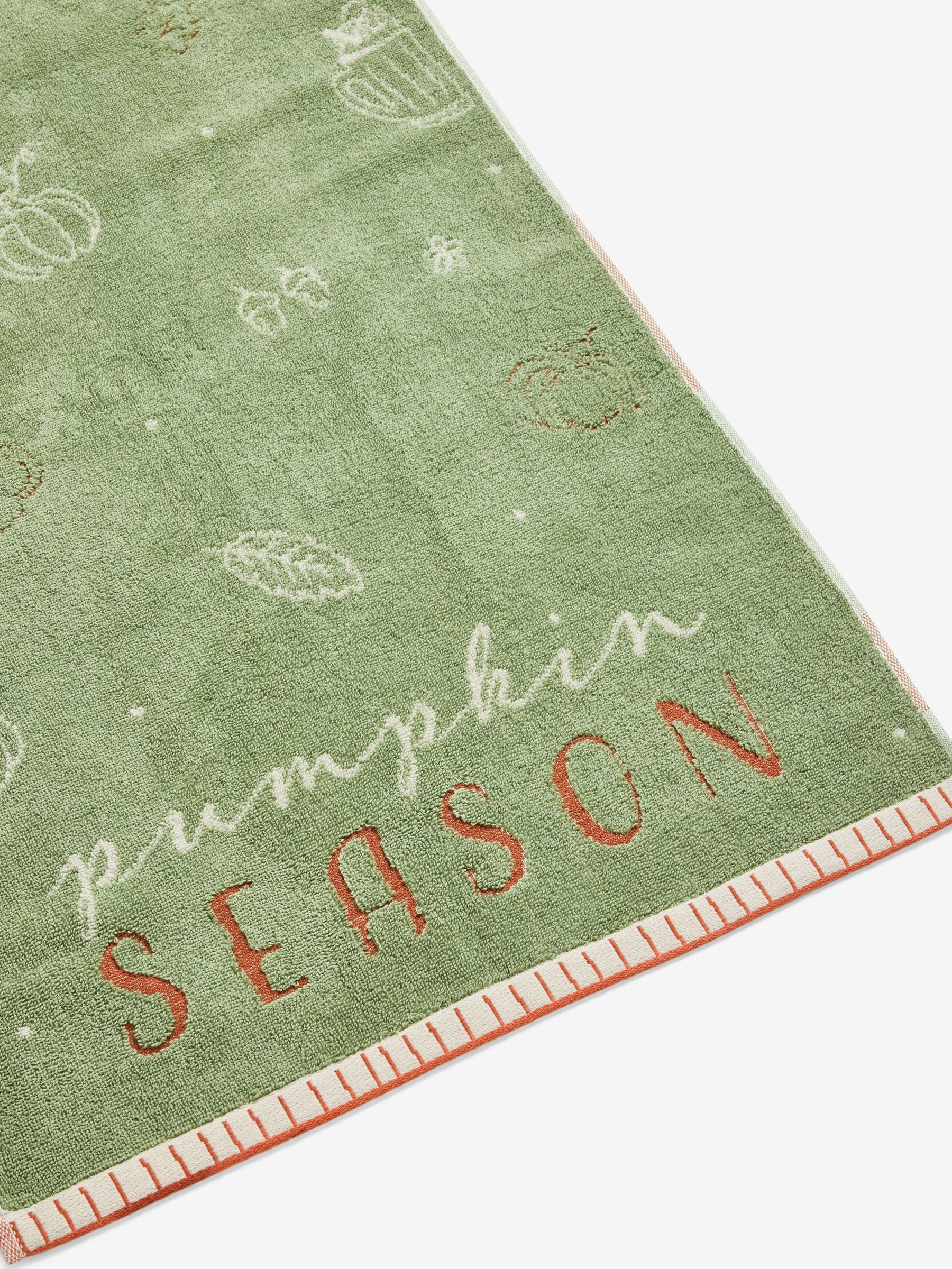 Set of 2 Autumn Pumpkin Season 100% Cotton Hand Towels