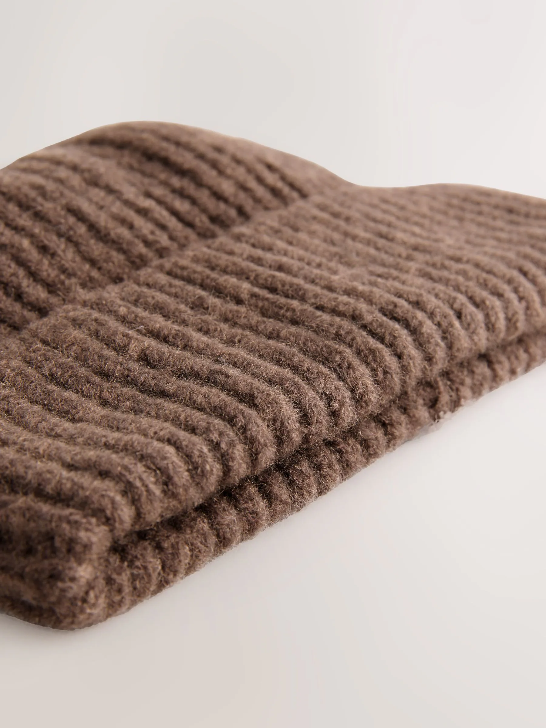 Chocoladebruin - Fluffy beanie-muts (1-16jr)
