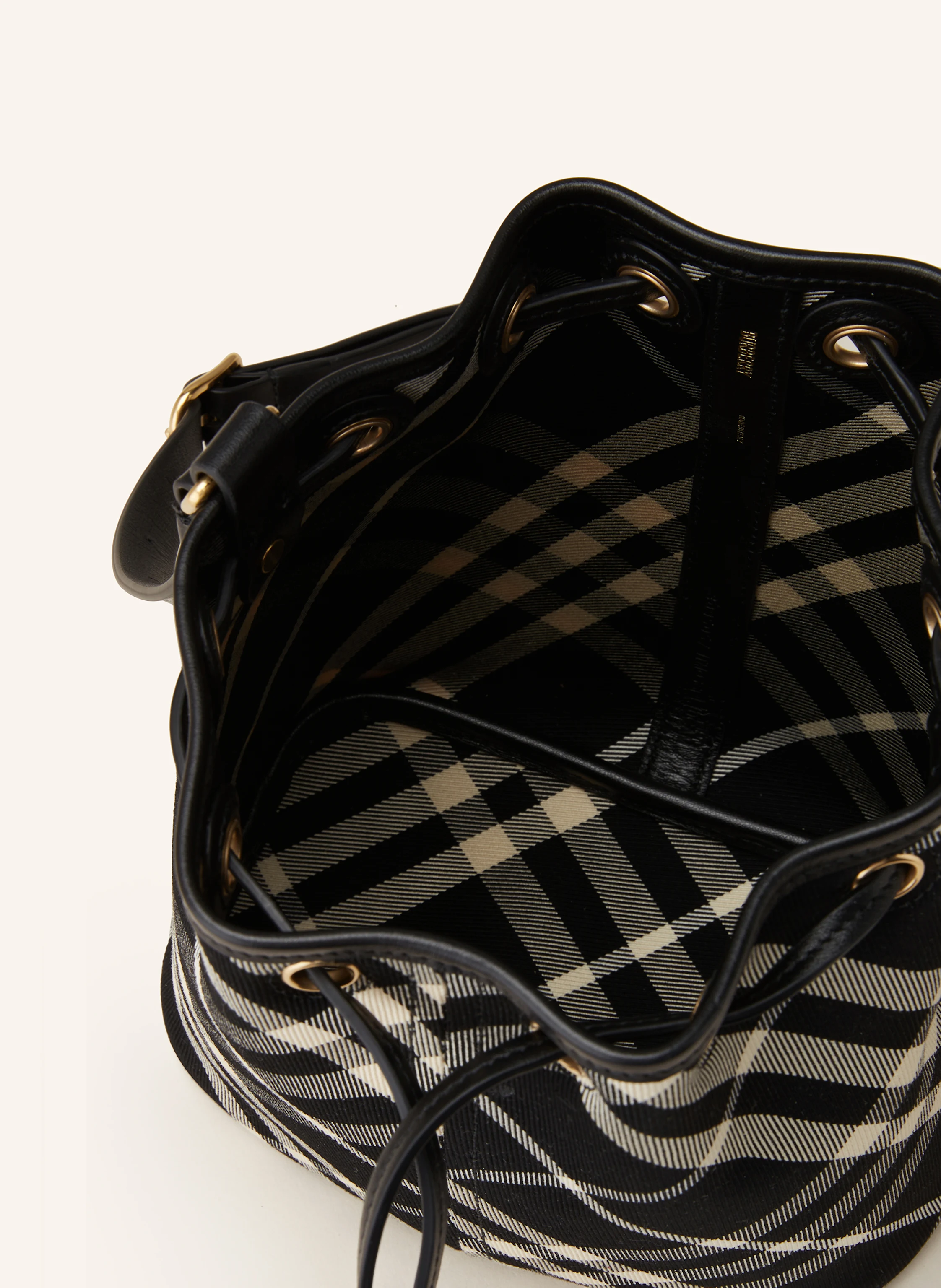 BURBERRY Beuteltasche
