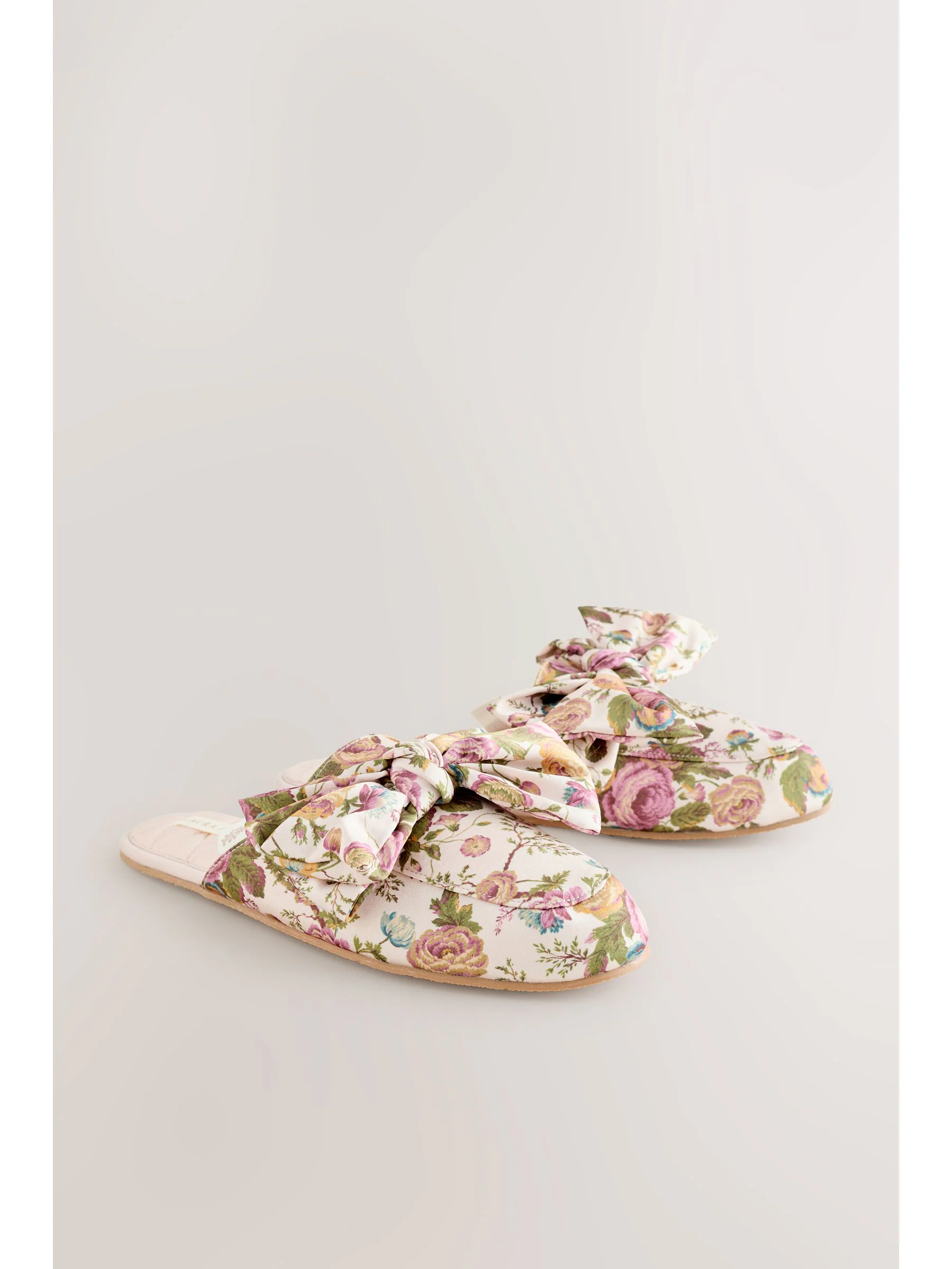 Laura Ashley Uffington Roses doorgestikte muiltjes pantoffels