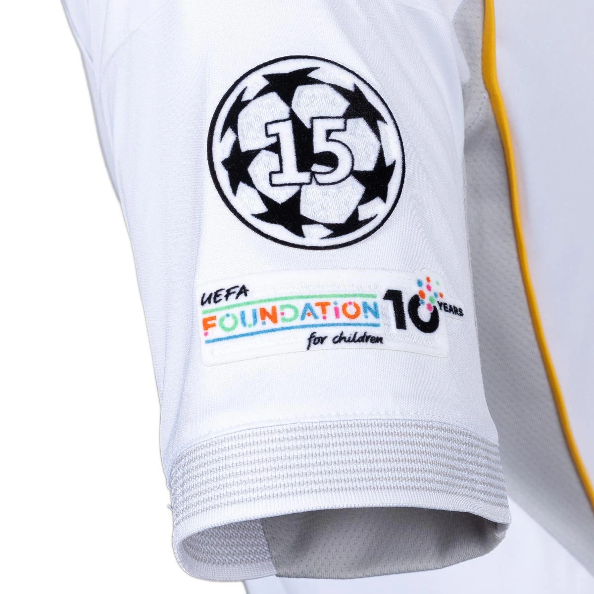 Camisola adidas Real Madrid Primeiro Equipamento 2025-2026 Criança Carvajal + Emblema