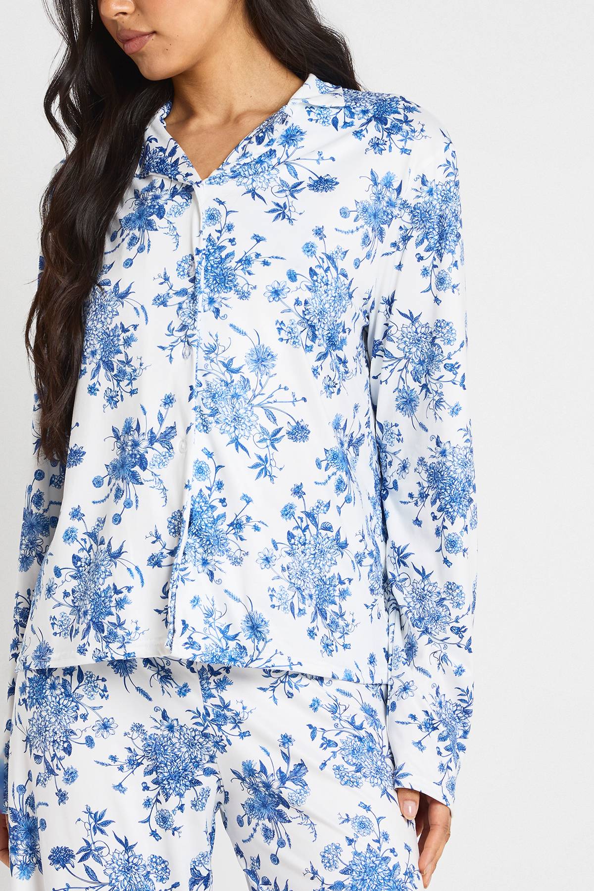 boohoo Ensemble Pyjama Tall Chemise À Manches Longues Et Pantalon À Imprimé Fleuri