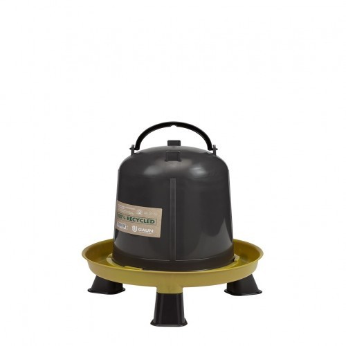 Bebedouro de 5 litros para pássaros de fazenda, feito com materiais reciclados.