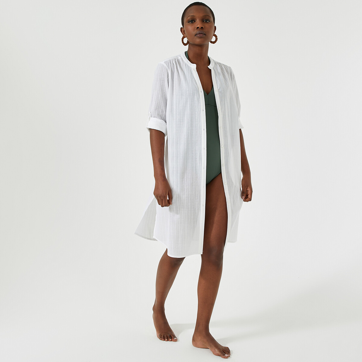 ANNE WEYBURN<br>Blusa, comprimento túnica, fechamento frontal com botões, mangas compridas