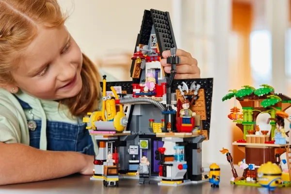 LEGO Despicable Me 75583 Minions og Grus familiepalæ