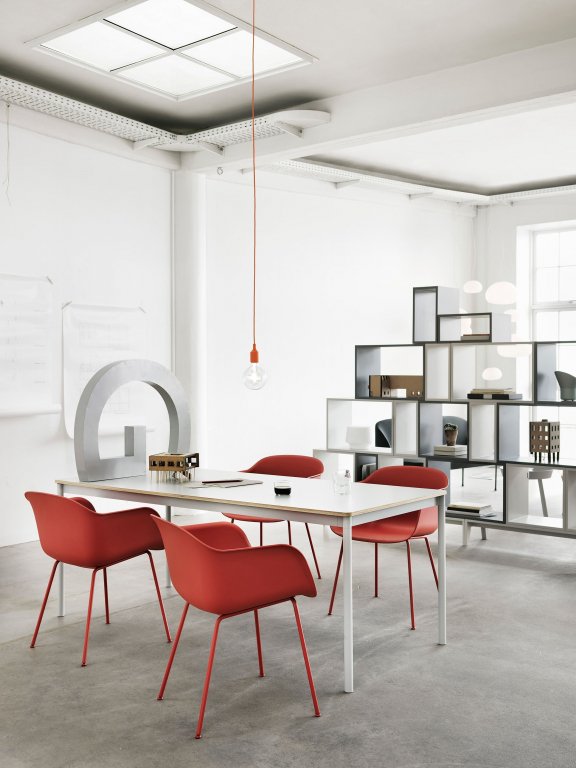 Muuto Base bureau zwart,multiplex rand 140x80
