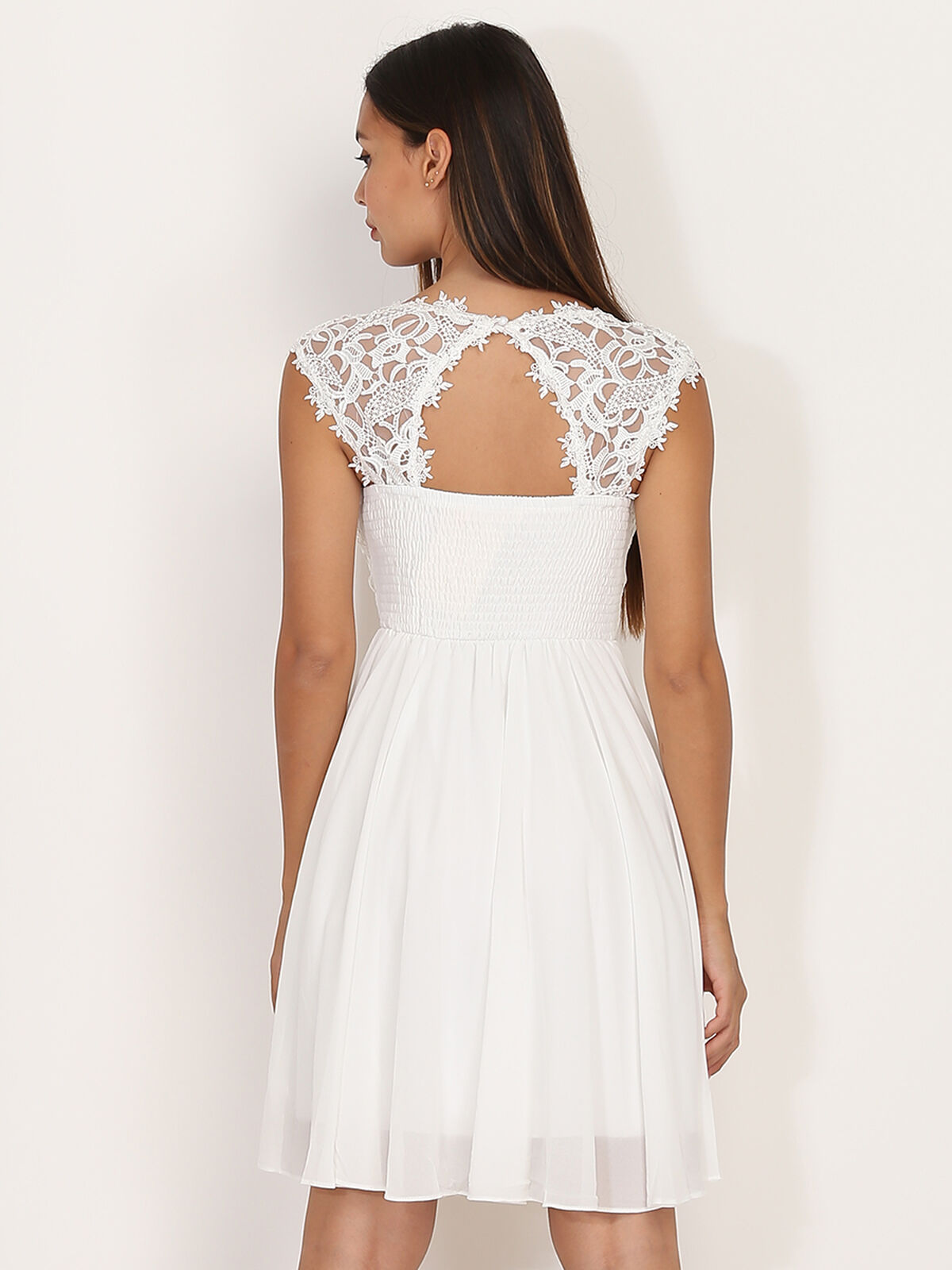 Robe avec dentelle- Blanc