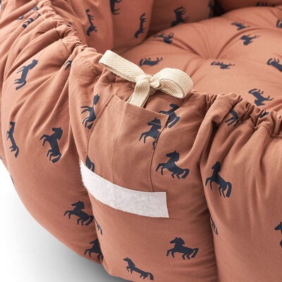 LIEWOOD Ola Babynest, Horses / Dark Rosetta