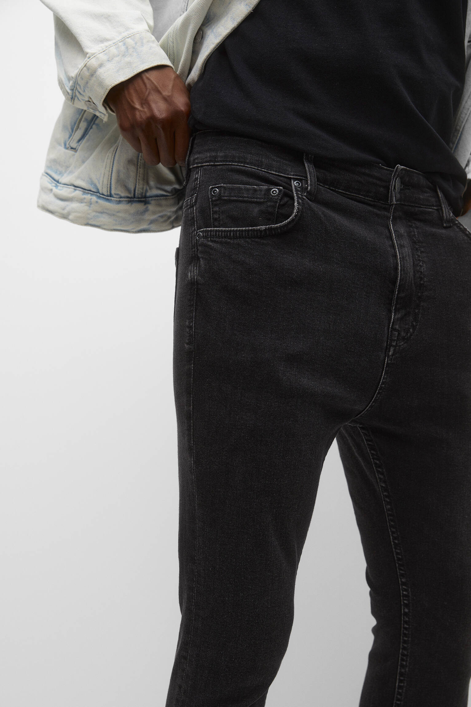 CALÇA JEANS PRETA CARROT FIT - NEG-DELAV