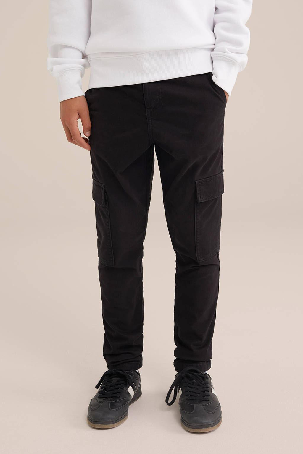 WE Fashion slim fit cargobroek zwart