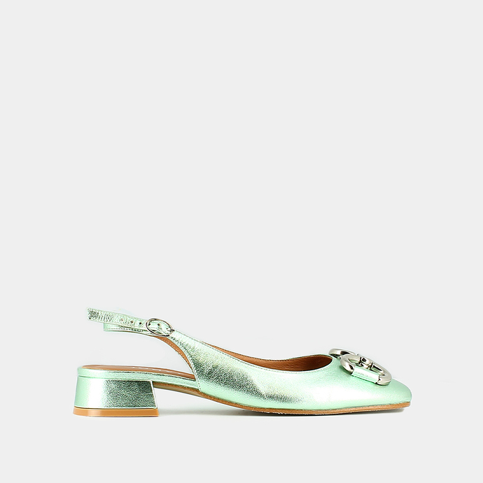 Ballerines slingback à bouts carrés et détails argentés  en cuir métallisé vert clair