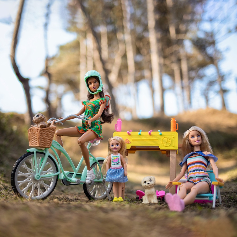Barbie Urlaubsspaß-Set mit 3 Puppen, Fahrrad und Zubehör