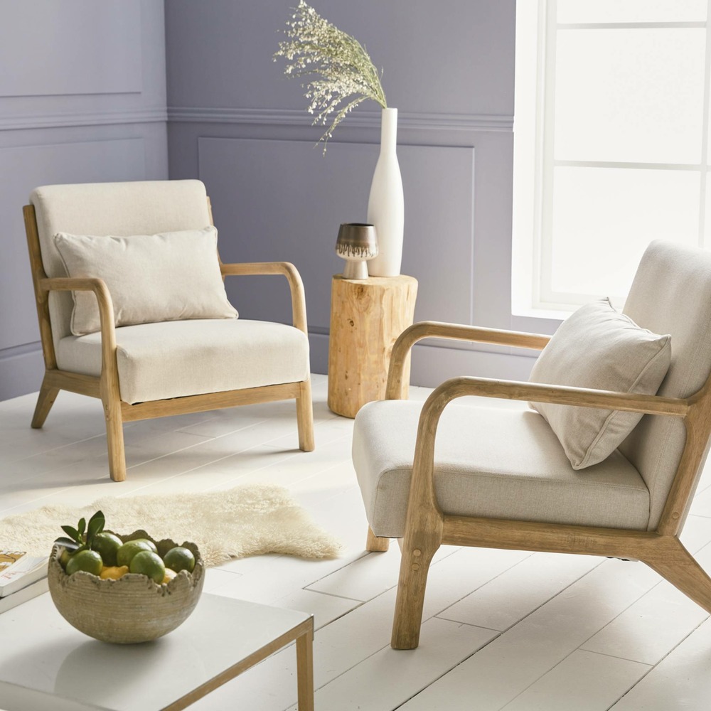 Fauteuil design en bois et tissu. 1 place droit fixe. Pieds compas scandinave. Structure en bois solide. Assise confortable beige
