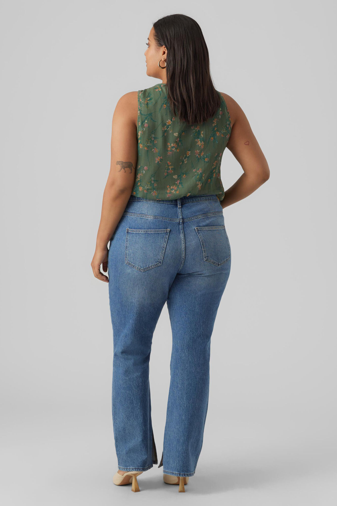 Blusa regata plus size com gola redonda - Verde