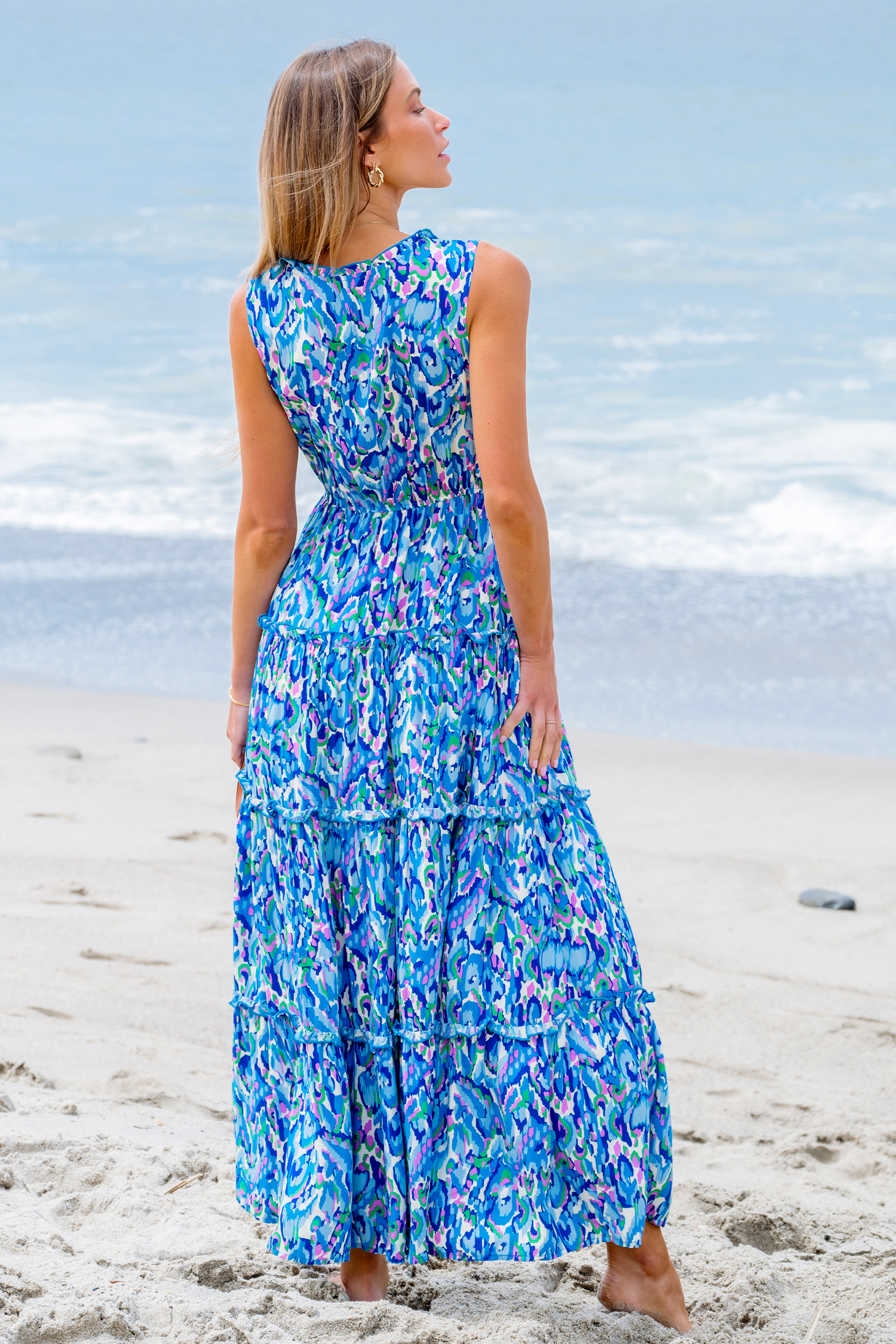 Robe maxi sans manches à volants et imprimé abstrait