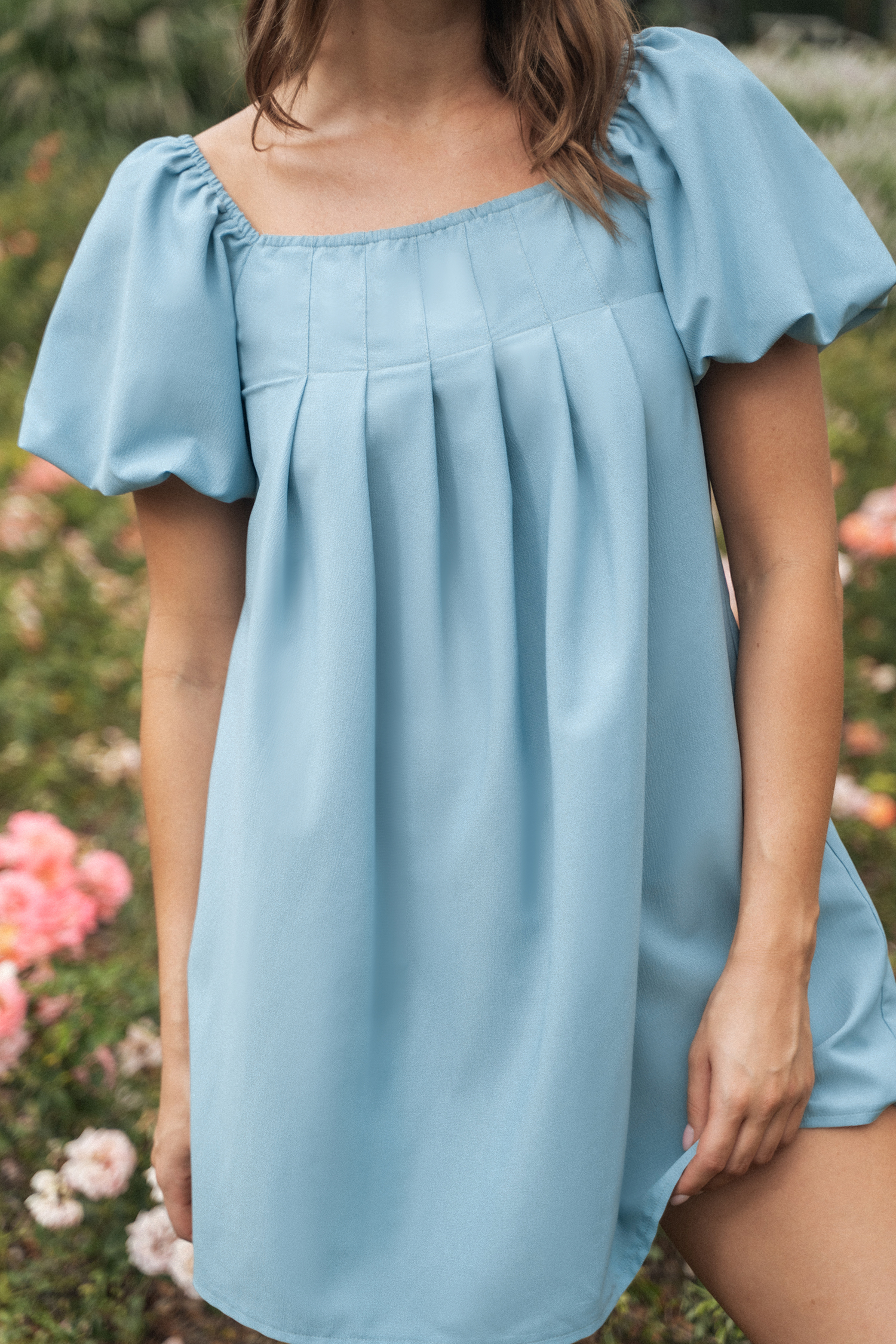 Robe mini à col carré et manches bouffantes bleu pale