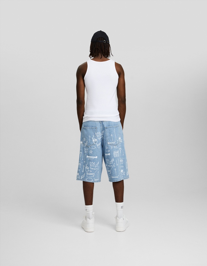Bermuda jeans com estampa Jean-Michel Basquiat