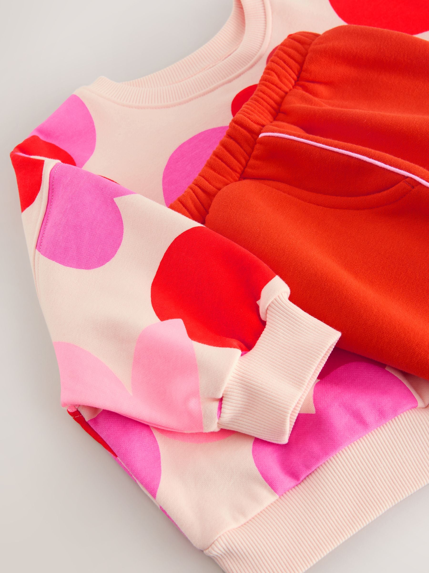 Roze/rood met hart - Set van sweatshirt en joggingbroek met rechte wijde pijpen (3mnd -7jr)