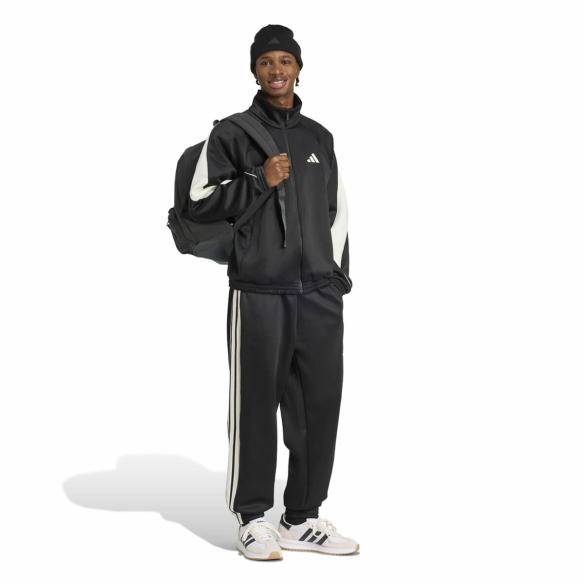 ROUPAS ESPORTIVAS ADIDAS<br>Estádio de Treinamento