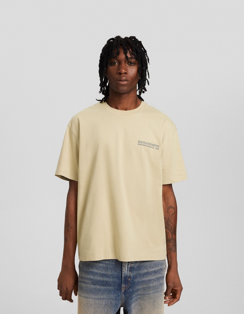 Camiseta de manga curta com estampa e modelagem quadrada