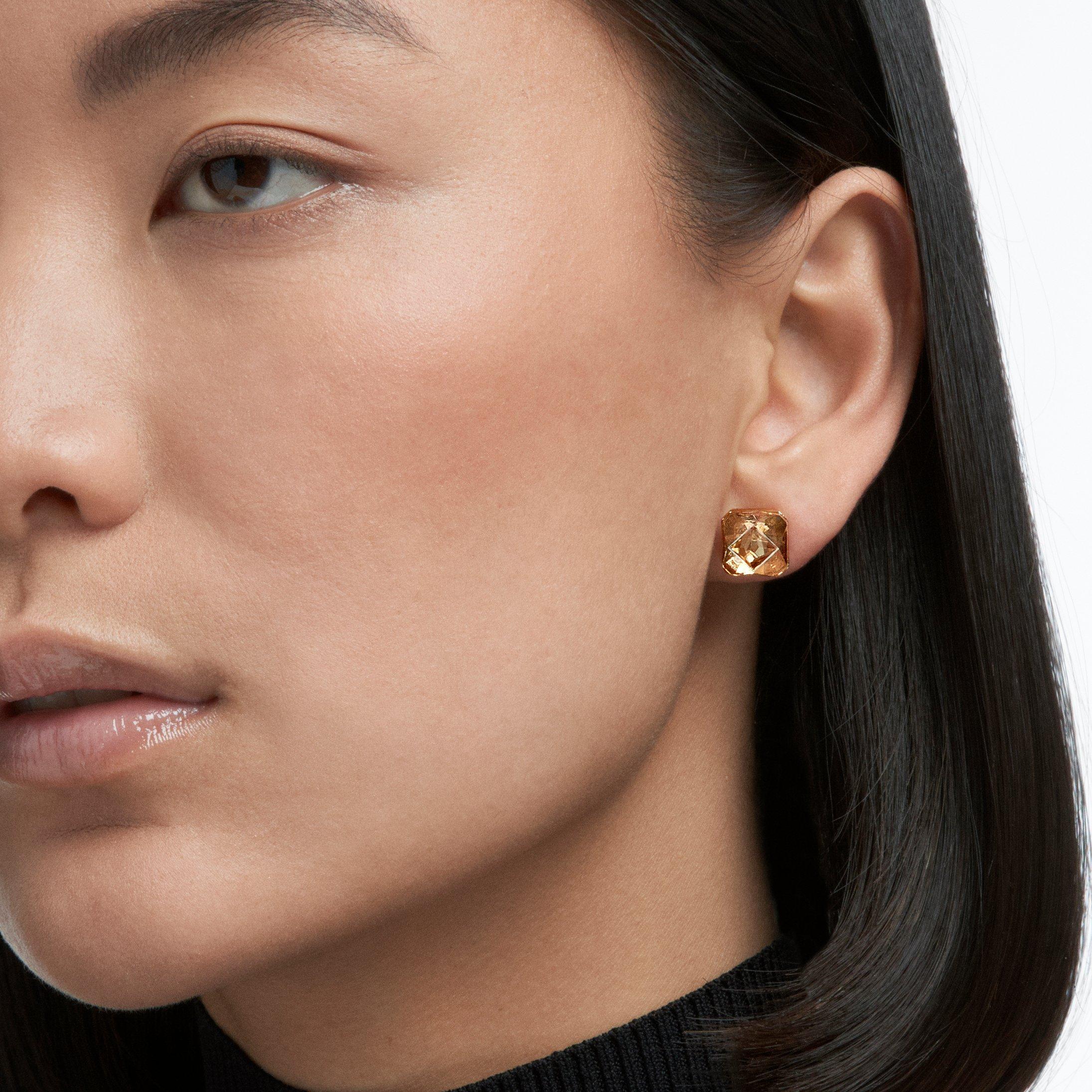 Swarovski Matrix stud earrings, Pyramid cut, Yellow, Gold tone plated