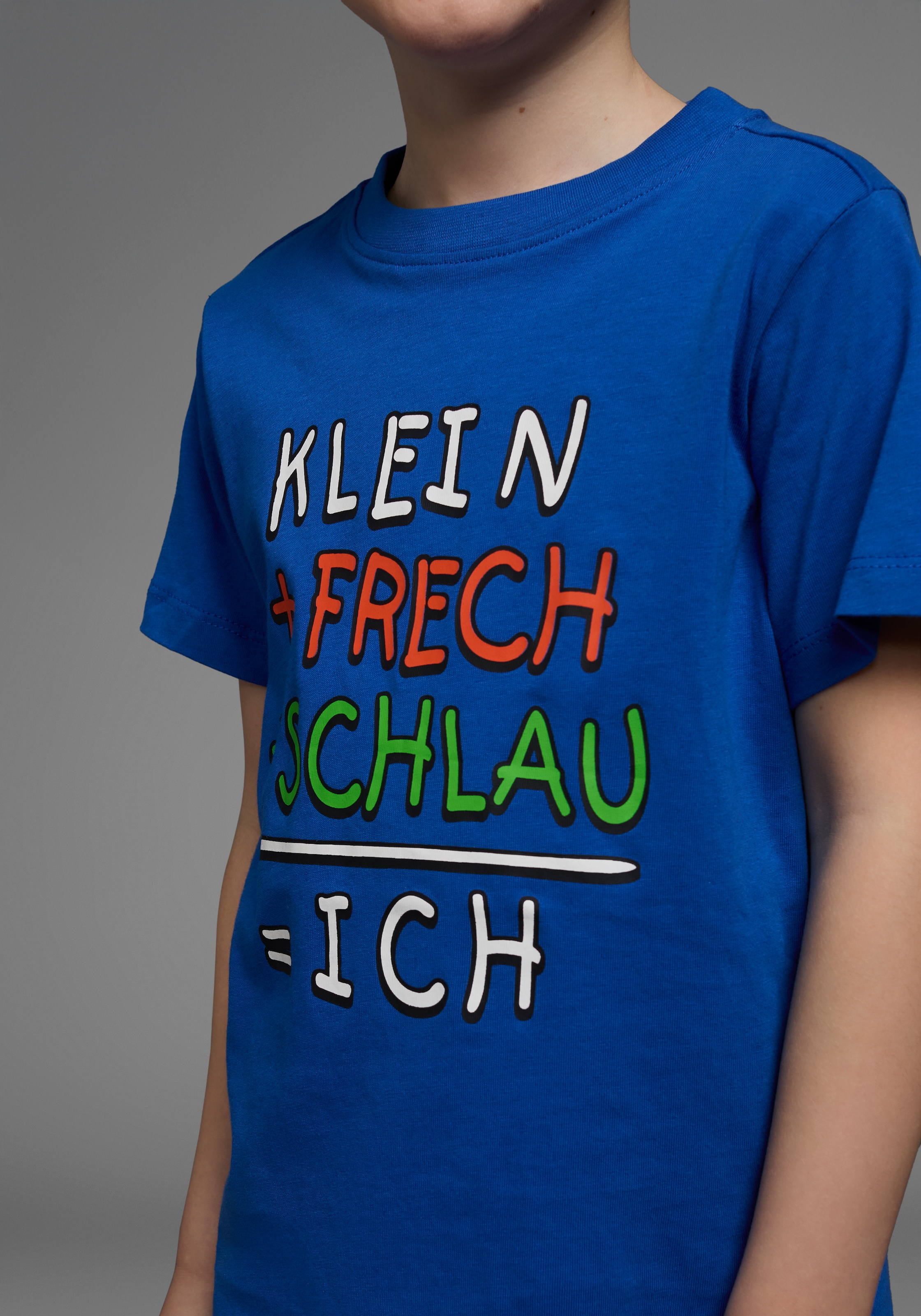 KIDSWORLD T-Shirt »Mit Spruch: KLEIN+FRECH+SCHLAU...«, Kurzarm,  Basic-Passform,  bedruckt,  Rundhalsausschnitt