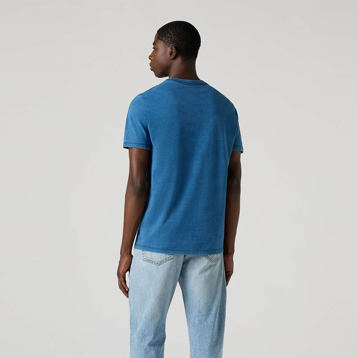 Camiseta LEVI'S com gola redonda e mangas curtas.