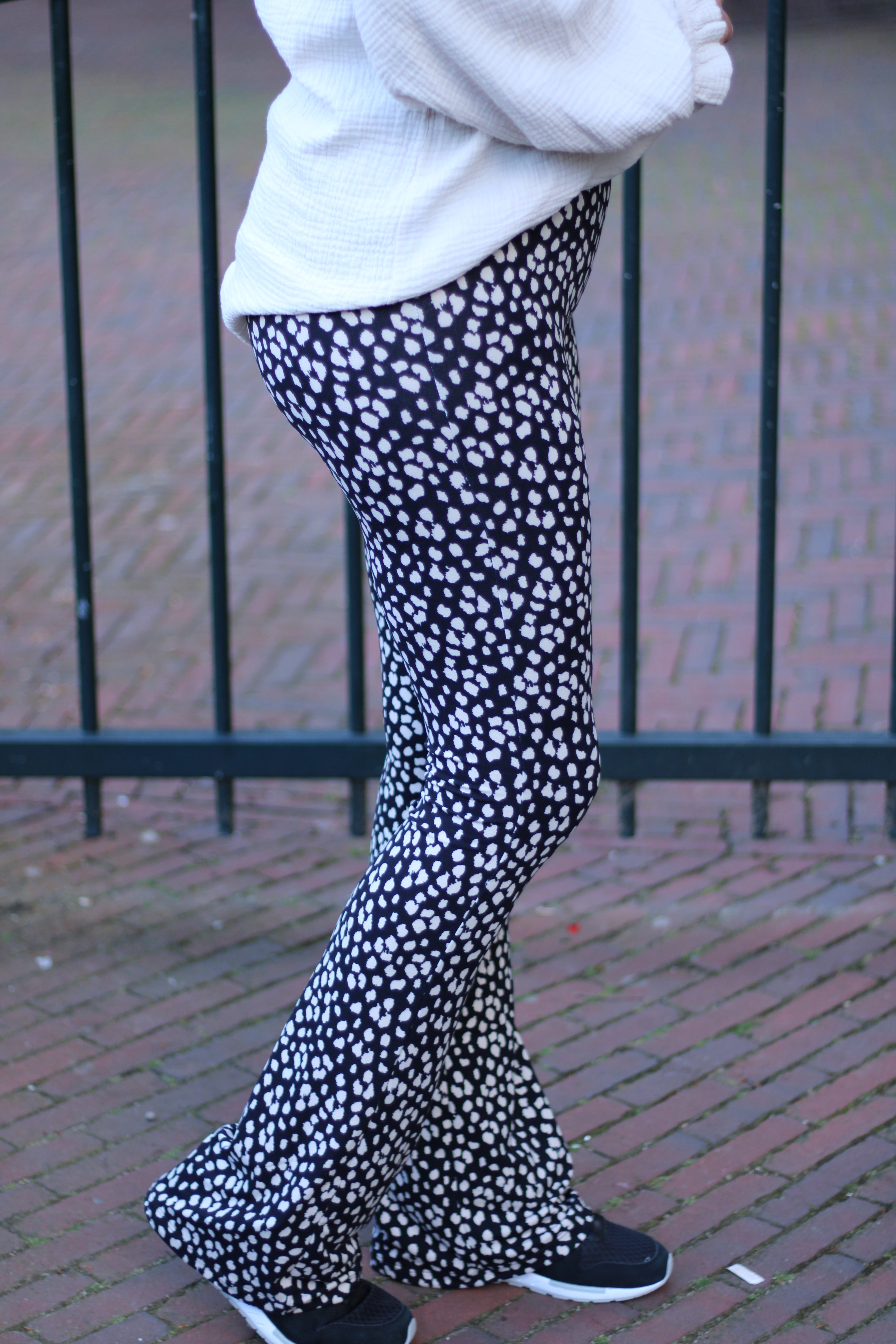 Ambika - Cheetah Soft Flair Pant - Zwart/Beige
