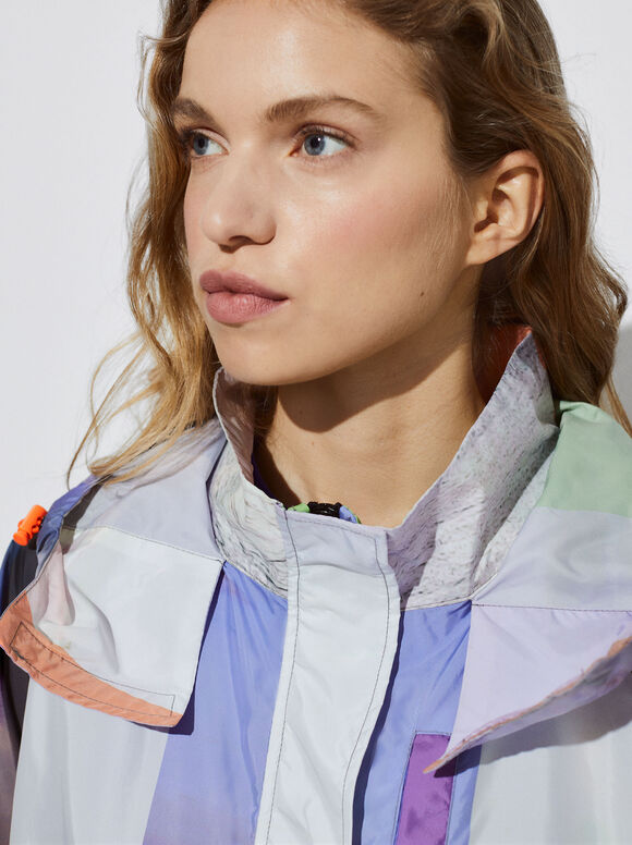 Capa de chuva estampada com capuz - Multicolorida