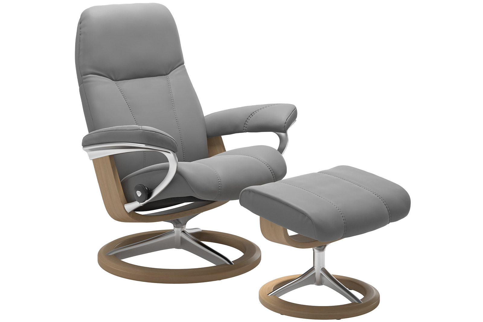 Consul lenestol m/krakk I hud Batick Wild Dove med Signature Polert eik understell. Medium stol med krakk.