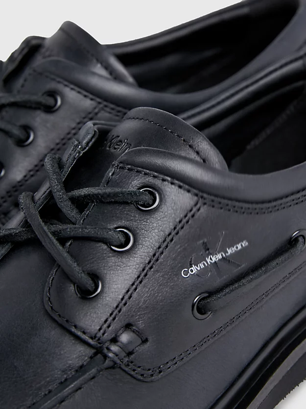 Sapatos híbridos de couro com cadarço
