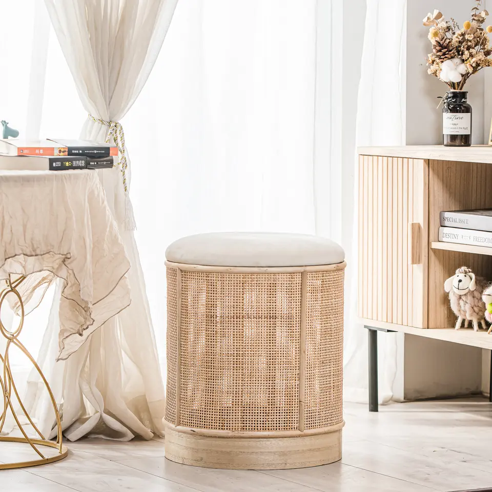Pouf in beige velvet and rattan