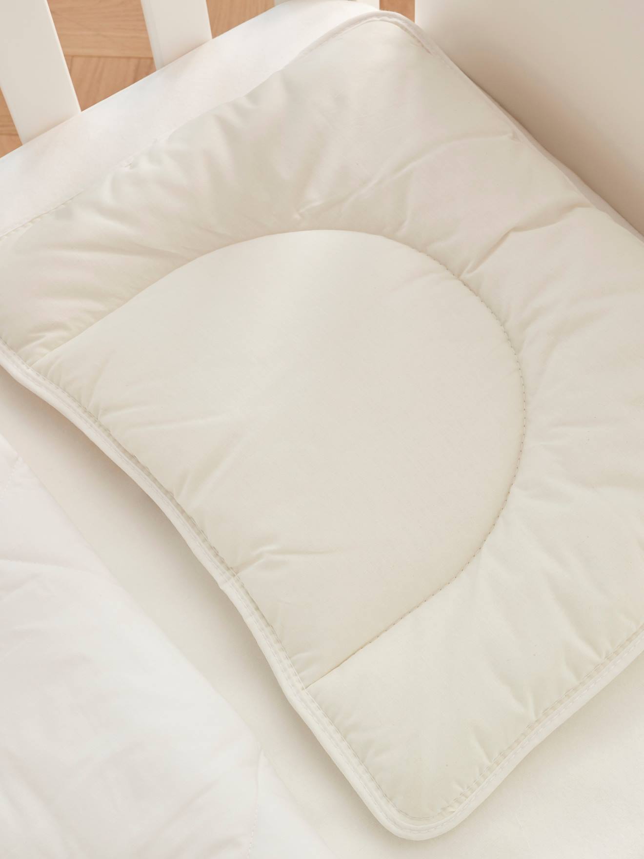 Travesseiro leve Bout d'Chou Mon P'tit DODO com tratamento ProNeem®, branco claro, macio