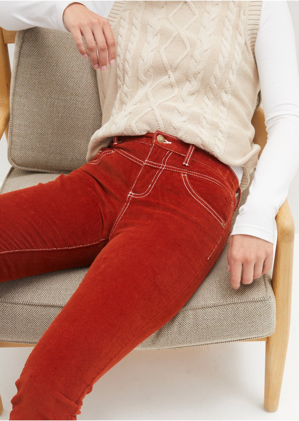 Pantalon en velours côtelé extensible Slim Fit avec coutures contrastantes