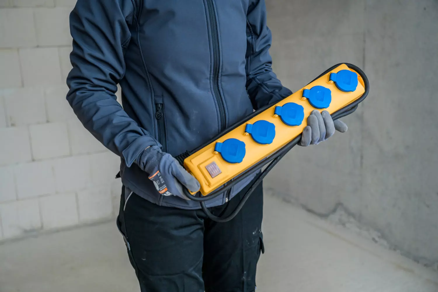 Brennenstuhl 1159900205 5 Voudige Super-Solid tafelcontactdozenblok met schakelaar - Geel / blauw - 2m
