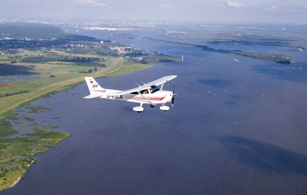 Flugzeug-Rundflug über Hamburg als Geschenkidee