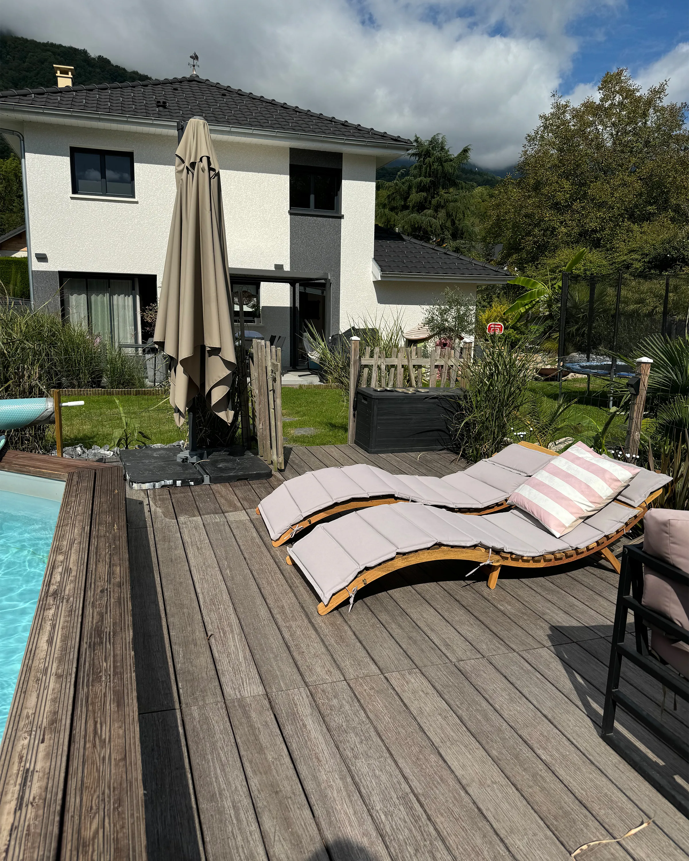Ligstoel met kussen LUINO Acaciahout Grijs