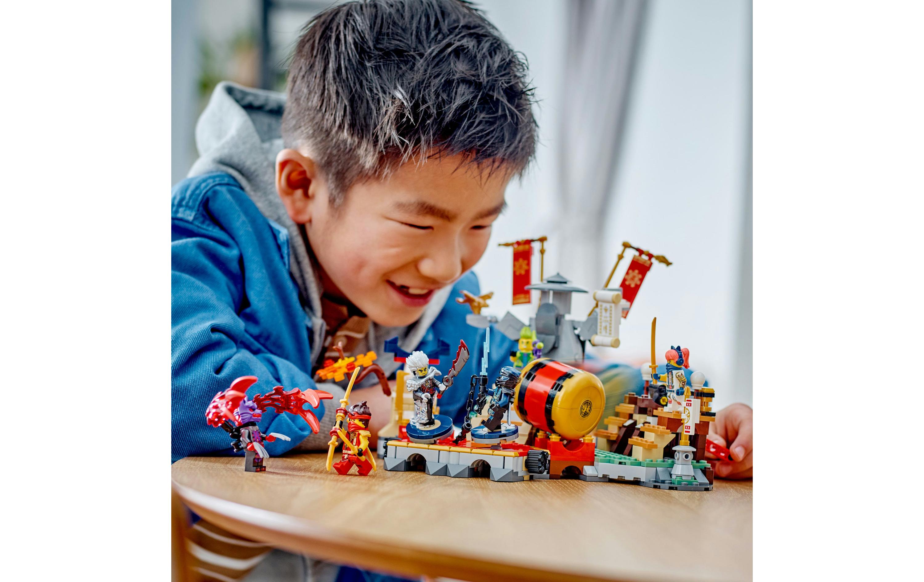 Ninjago Turnier-Arena 71818Spielset zum Nachstellen der Actionszenen aus der 2. Staffel