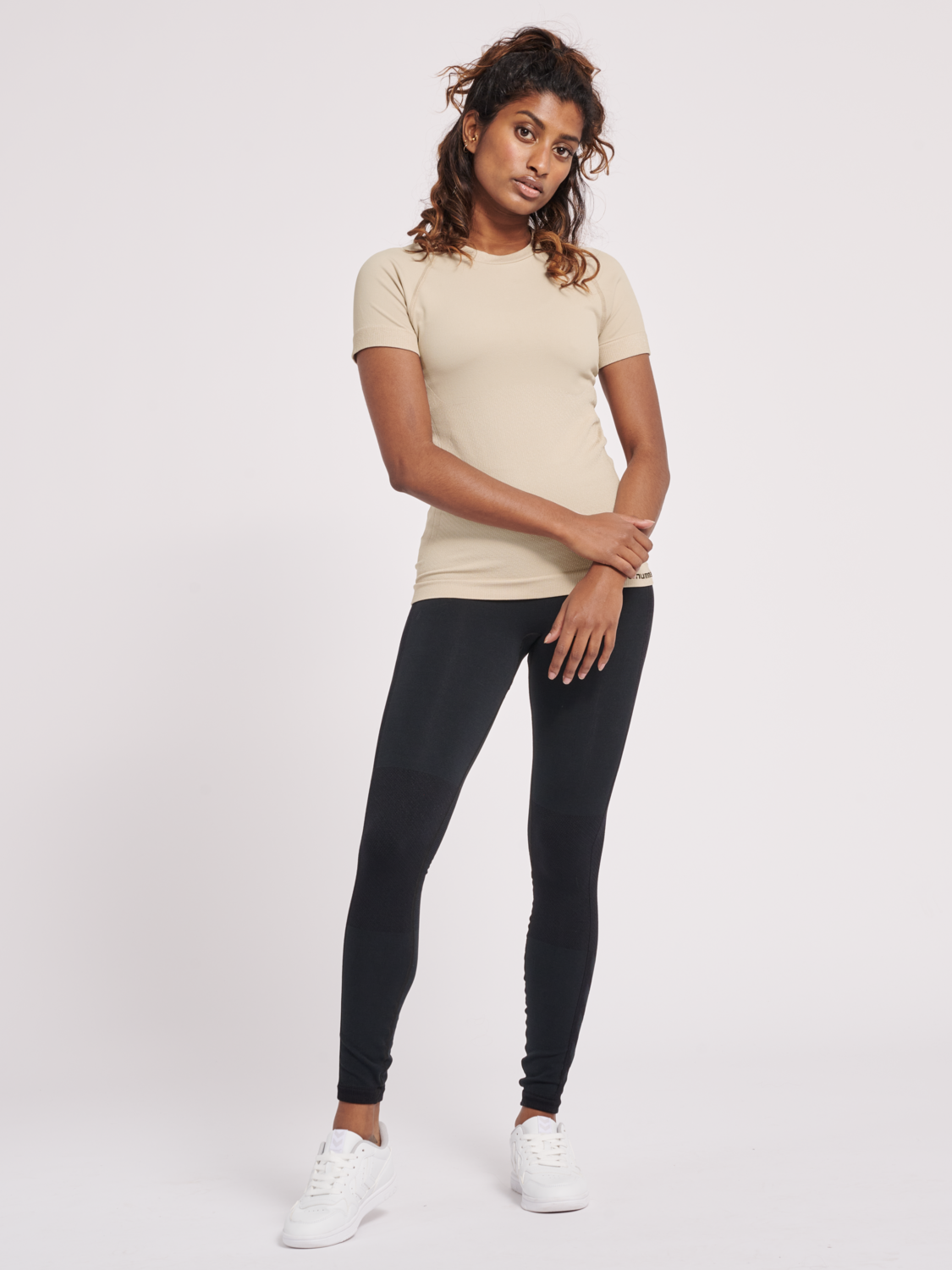 hmlCLEA SEAMLESS TIGHT T-SHIRT