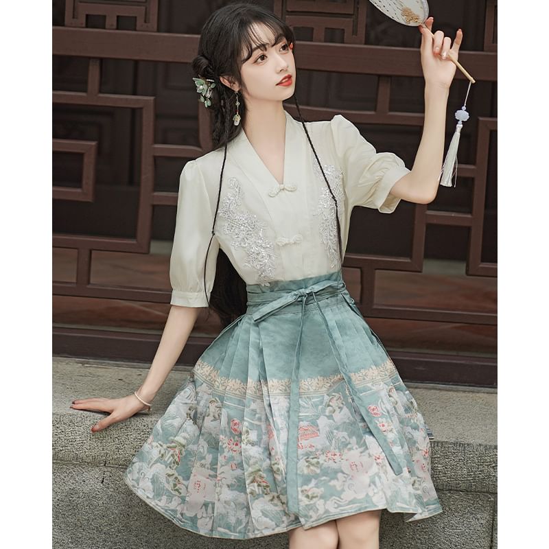 Fioridi - Traditionele Chinese blouse met V-hals, elleboogmouwen, bloemenborduursel en pailletten, kikkermotief en knopen / Minirok met hoge taille en print / Set