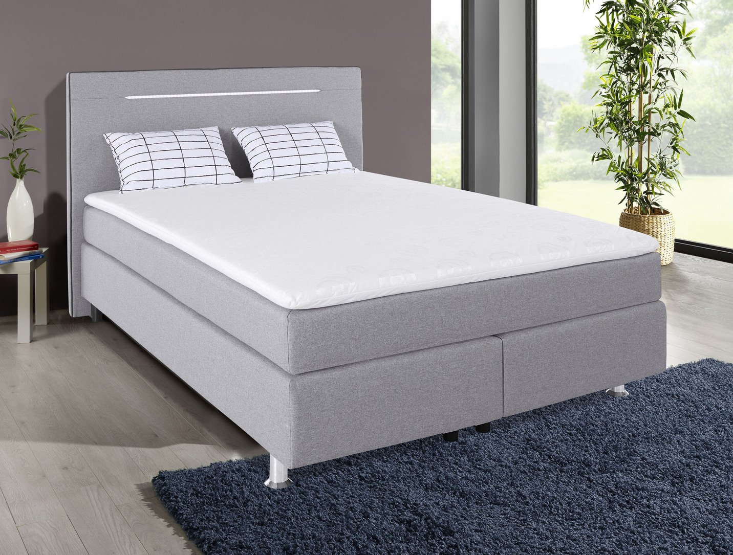 Boxspringbett mit LED-Beleuchtung
