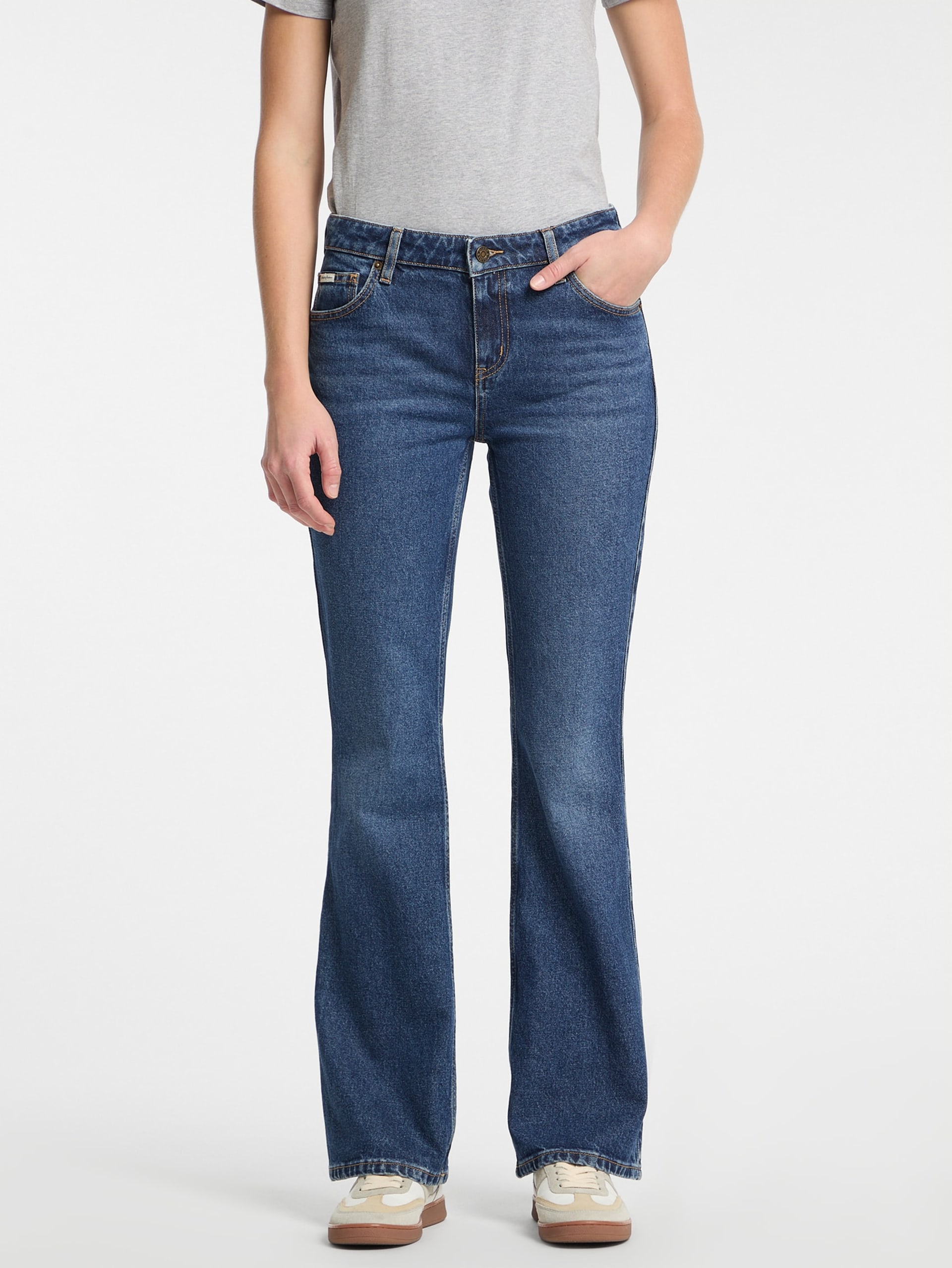 Calça jeans boca de sino G09