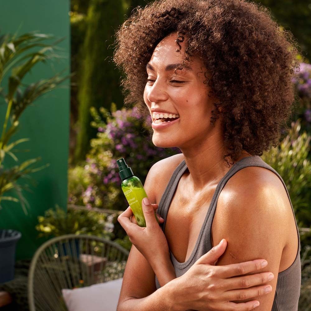 Weleda Skin Food Ultra-Light Dry Oil -  Sofortiger Glow & Intensive Feuchtigkeit