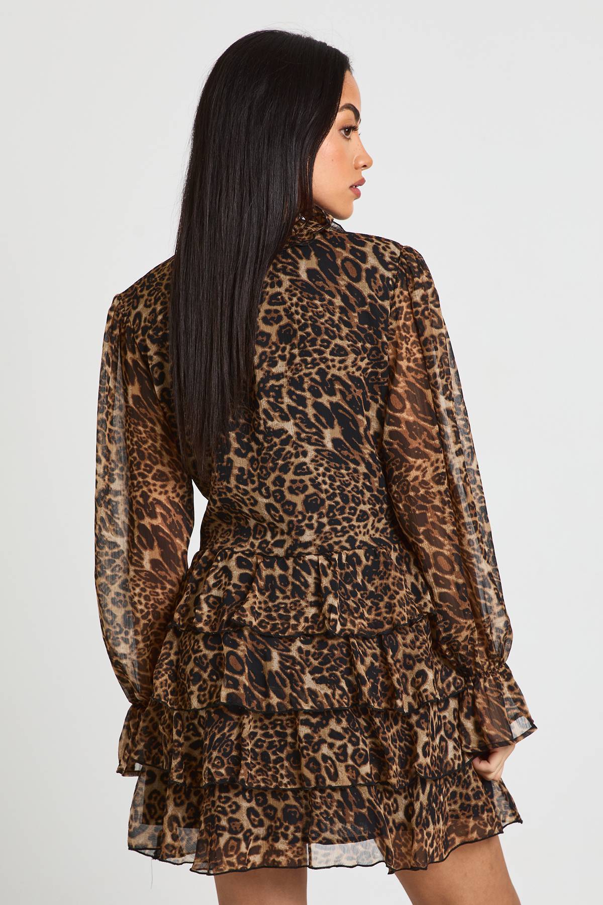 boohoo Robe Courte En Mousseline À Imprimé Léopard Avec Détails À Volants