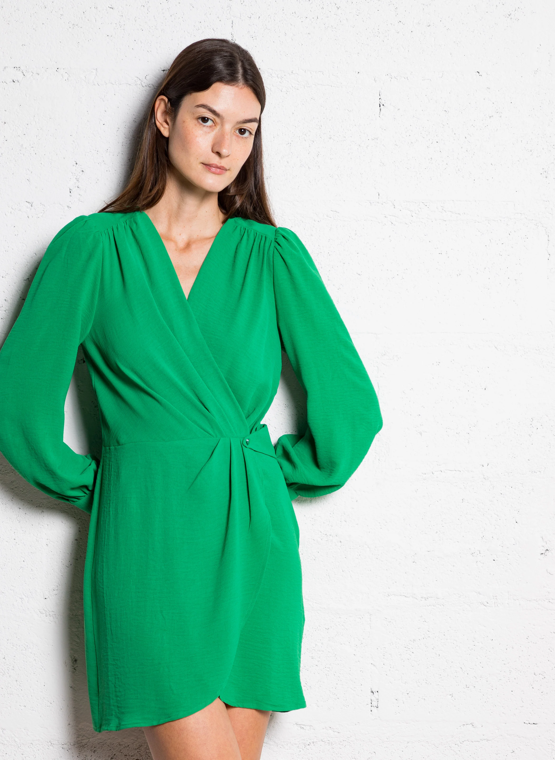 RACHEL - Robe courte cintrée à col V | Vert