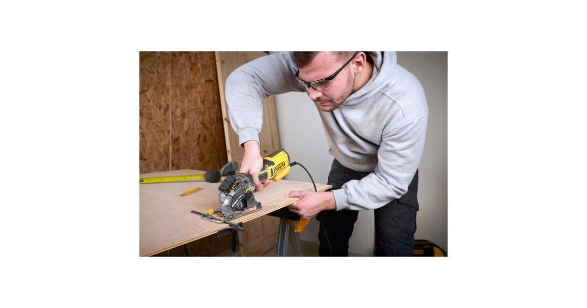 StanleyFATMAX 650W Multimateriaalzaag handcirkelzaag  (Geel/zwart, met koffer)