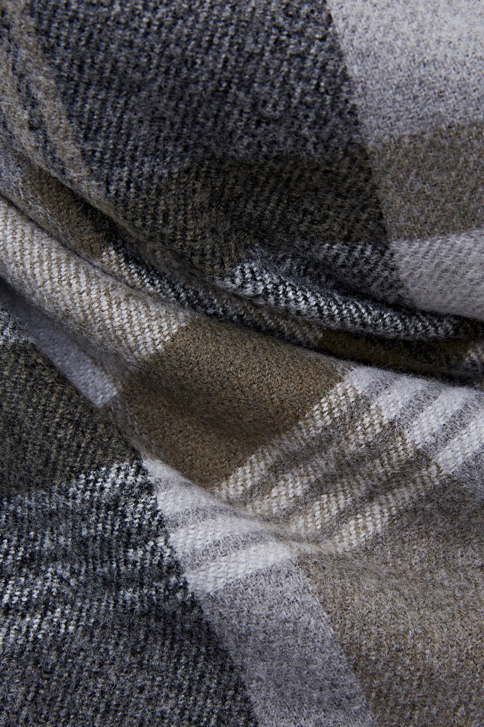 Shawls/Scarves